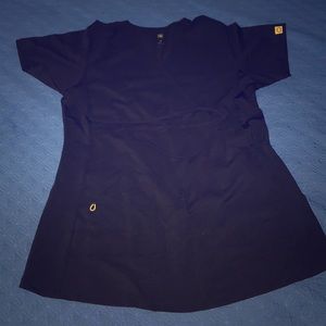 Maternity scrub top M